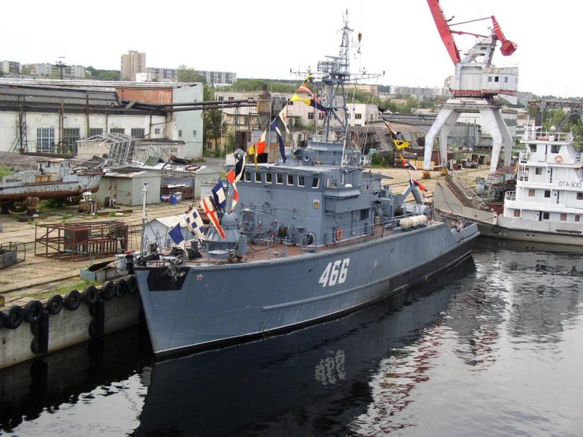 Базовый тральщик БТ 325