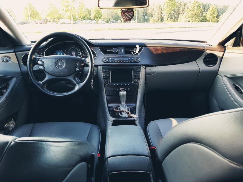 Mercedes Benz CLS 219 салон