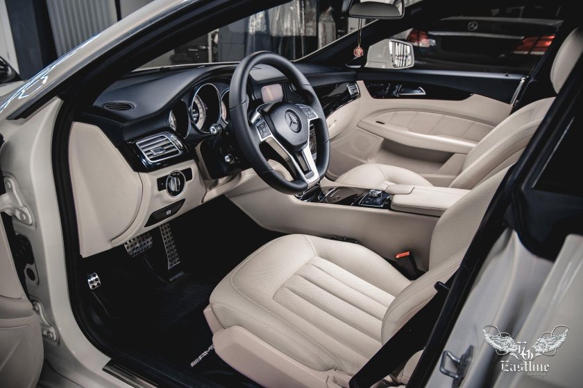 Mercedes CLS 2011 чёрный в бежевом салоне