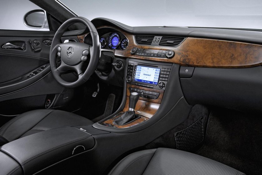 Mercedes Benz CLS 219 салон