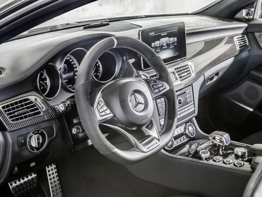 Mercedes Benz CLS 63 AMG салон