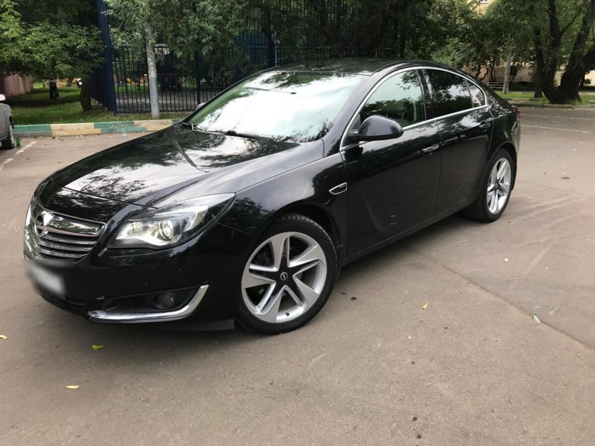 Opel Insignia черная
