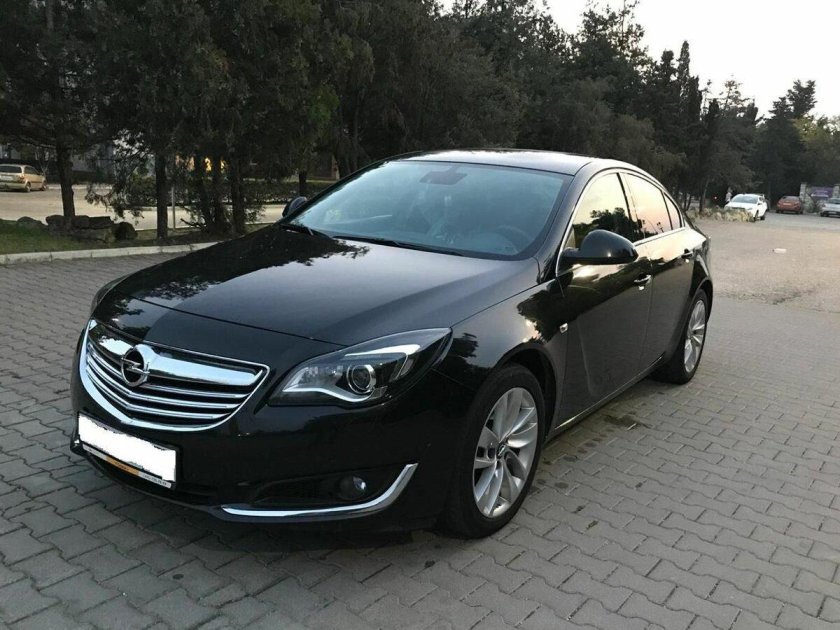 Opel Insignia черная