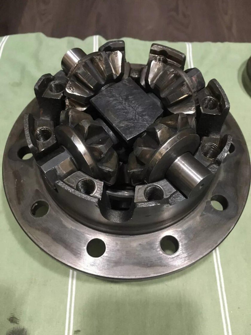 Дифференциал Dana 30