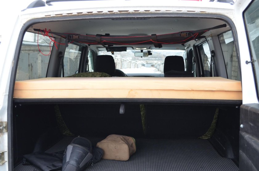Полка шторка на УАЗ Патриот