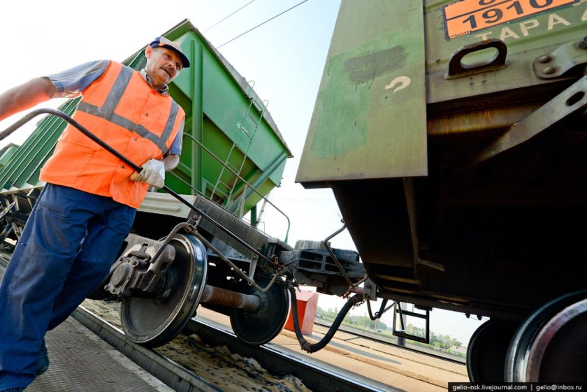 Составитель поездов расцепка вагонов
