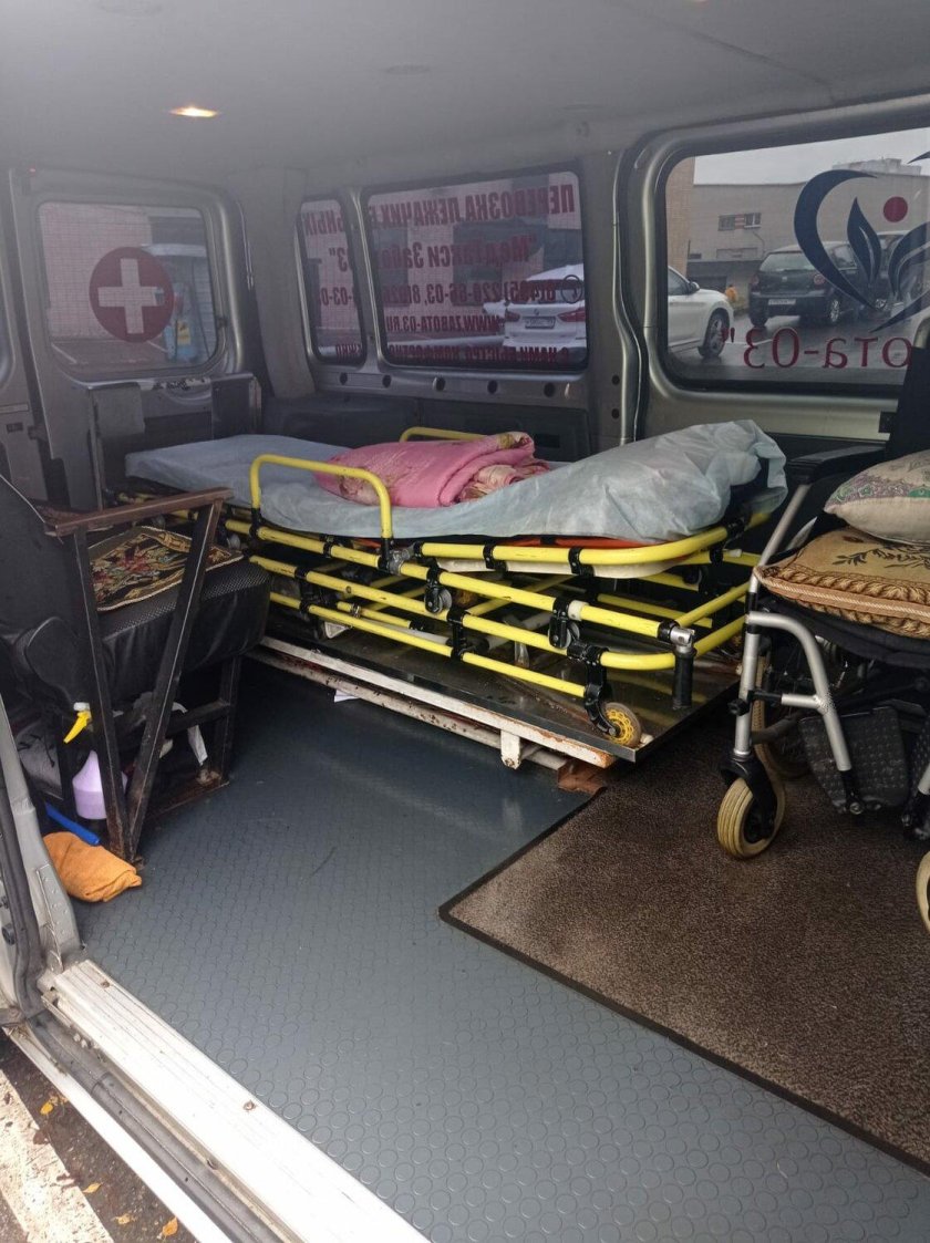 Машина Соболь для перевозки больных