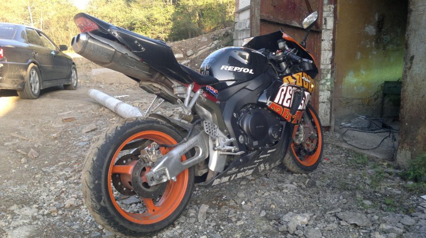 Ямаха р1 белая в гараже