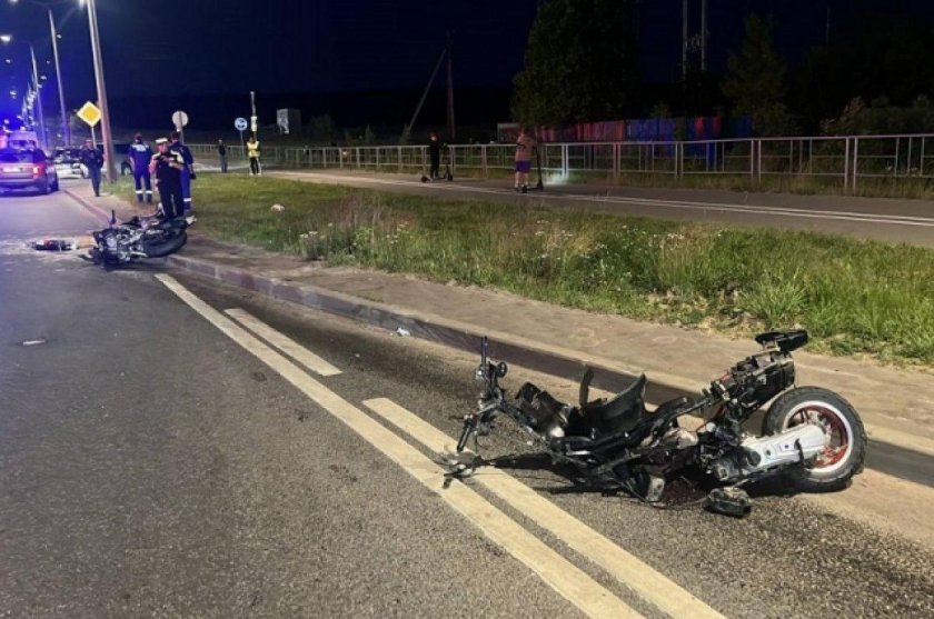 Мотоцикл на дороге