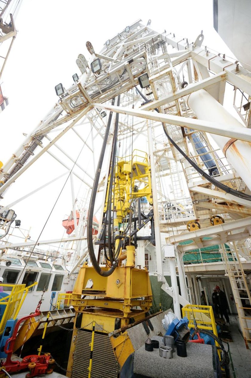 Инженерно-буровое судно Бавенит