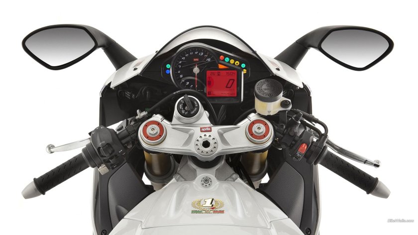 Априлия 1000 rsv4r