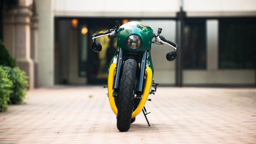 Мотоцикл Lotus c-01 скорость