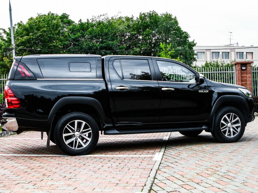 Toyota Hilux 2015 черный
