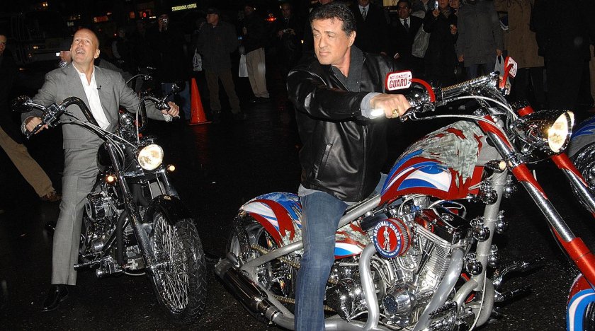 Сталлоне на мотоцикле