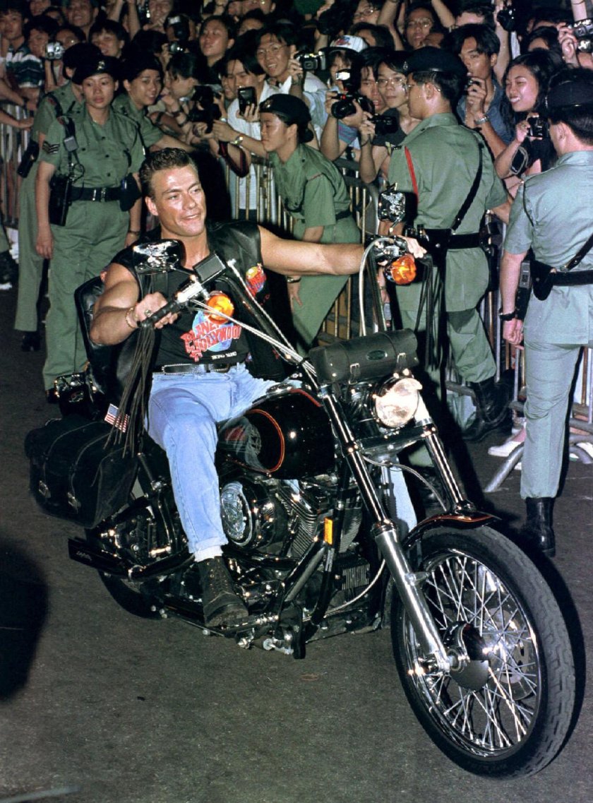 Жан-Клод Ван Дамм на мотоцикле