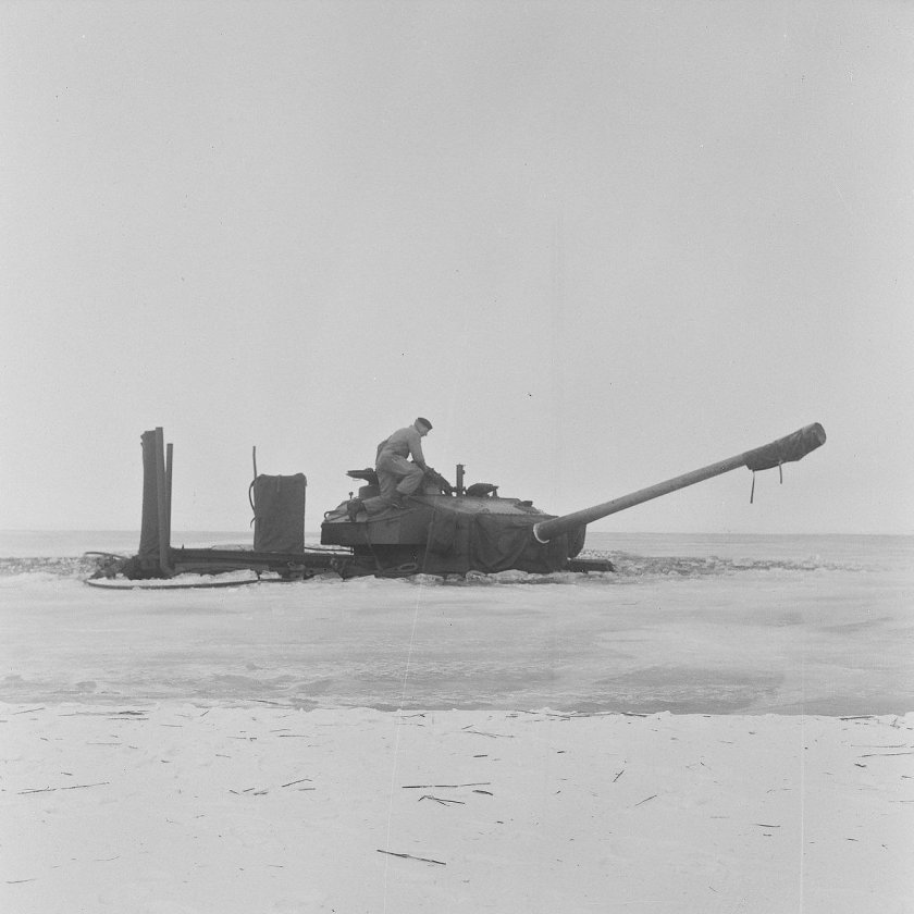 Как переправляют танк через океан