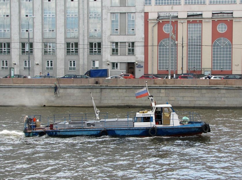 Шаланда на Яузе
