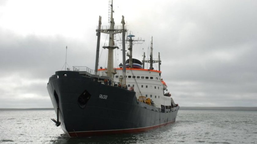 Кабелеукладчик Яуза Мурманск судно