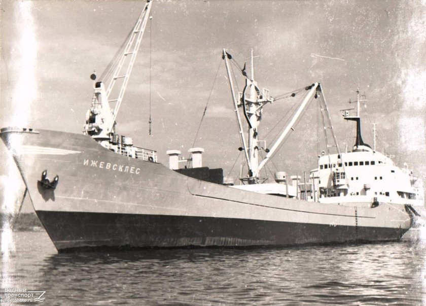 Теплоход Брянсклес