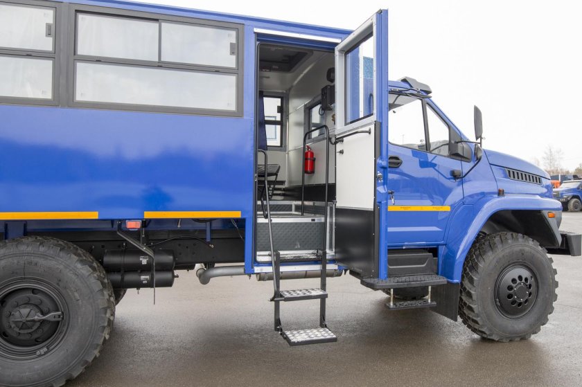 Урал-3255-5013-73 вахтовый автобус