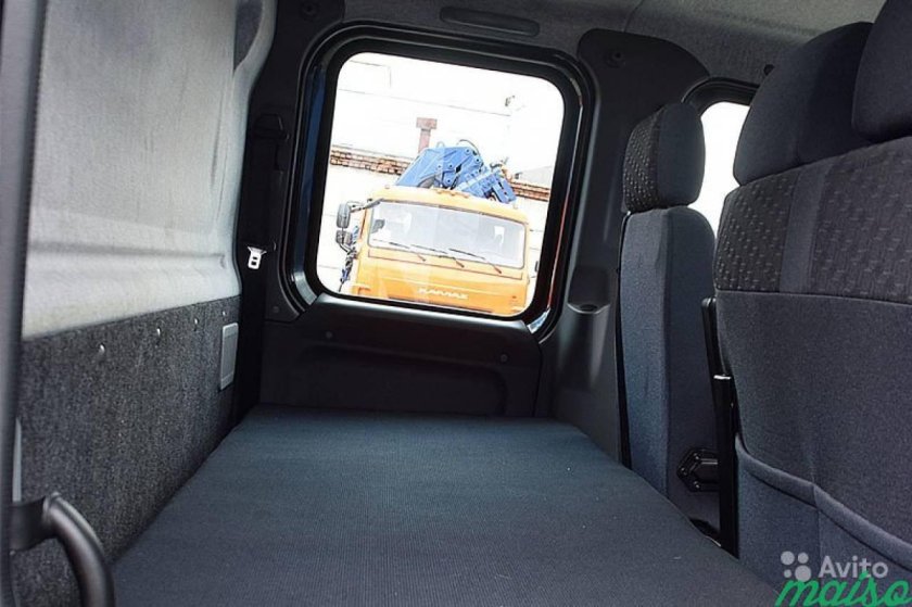 Урал Некст 6х6 со спальником