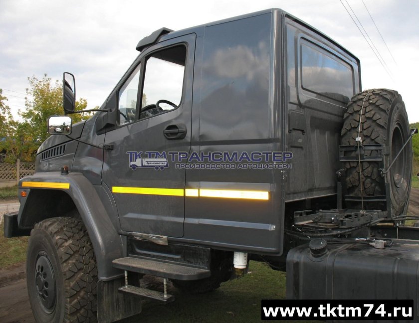 Урал Некст 6х6 со спальником