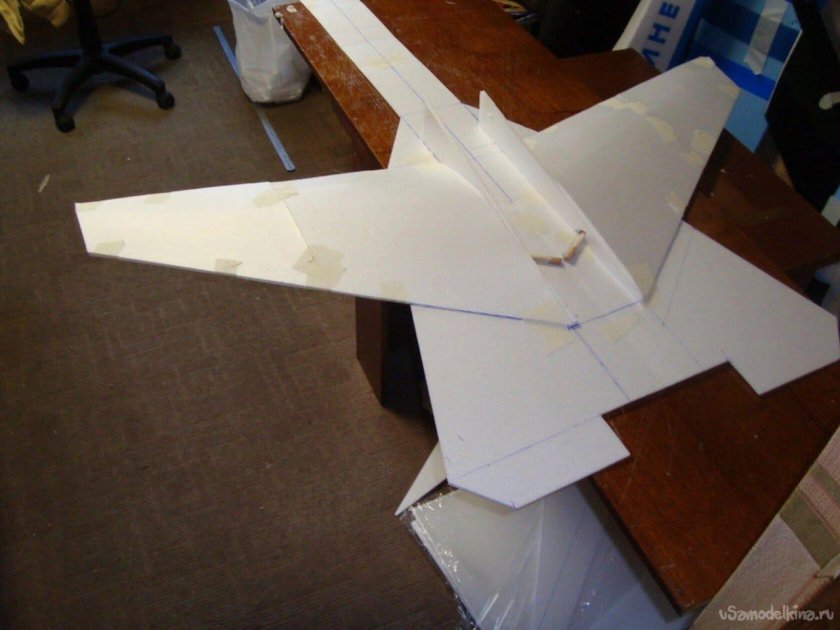 Летающее крыло обратной стреловидности