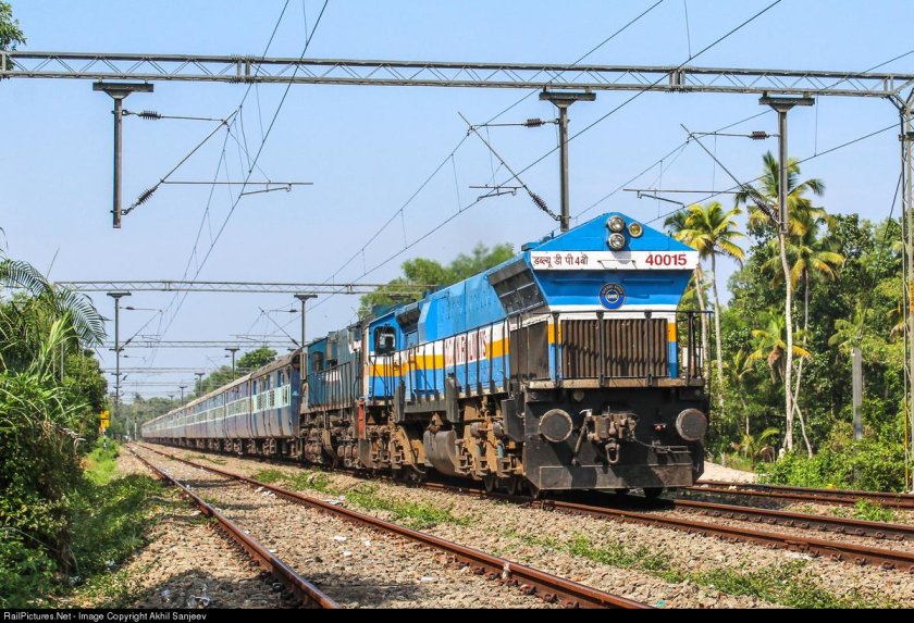 Поезда Индии wdp4
