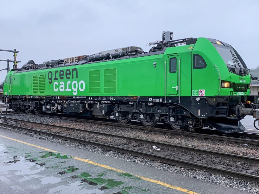 Локомотив Stadler EURODUAL