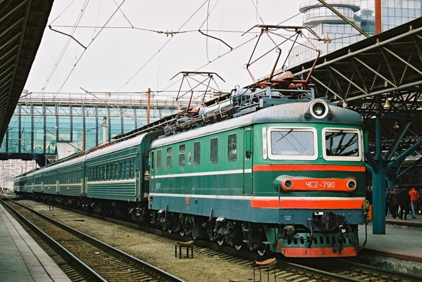 Локомотив поезд