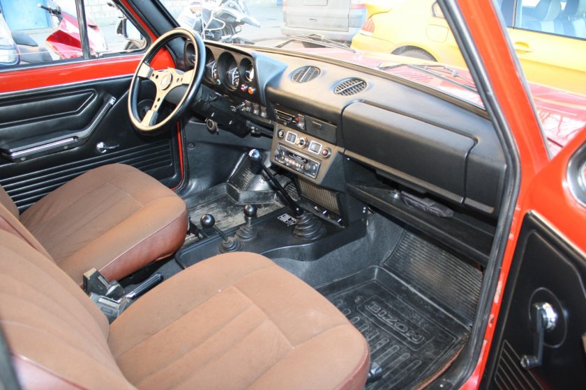 Экспортная Нива 2121 салон