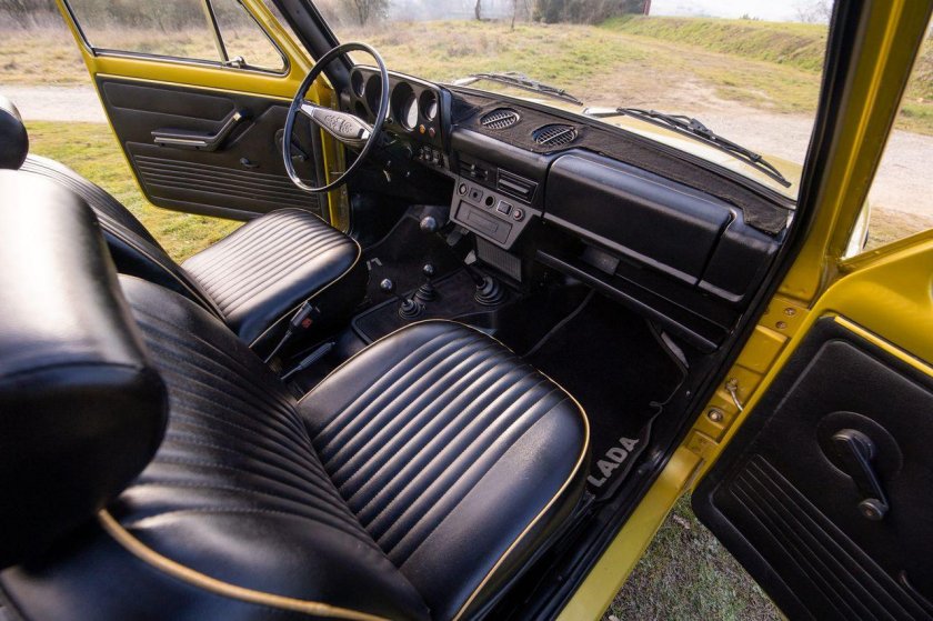 Нива 2121 салон