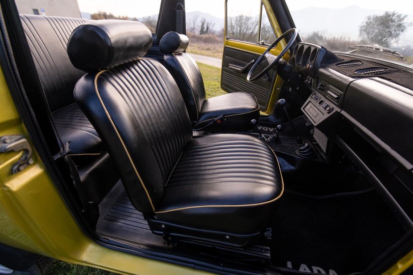 Lada Niva (ВАЗ-2121) салон