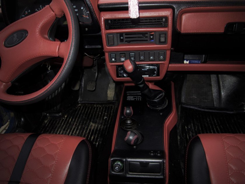 Салон Нива 21214