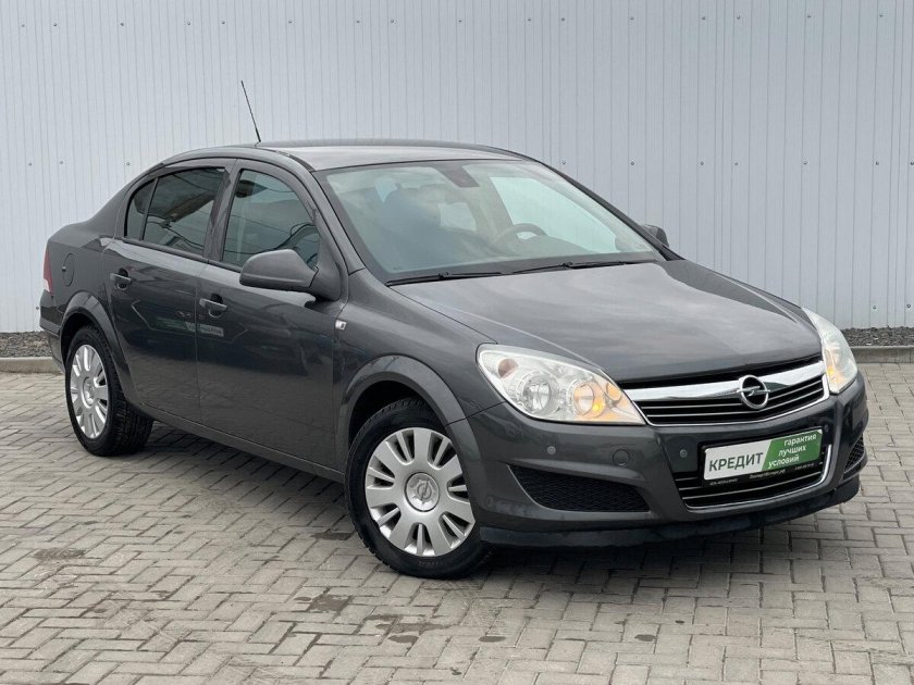 Opel седан 2010