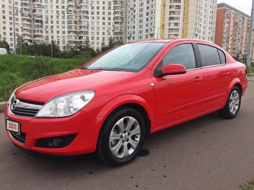 Опель Астра 2008 седан красный