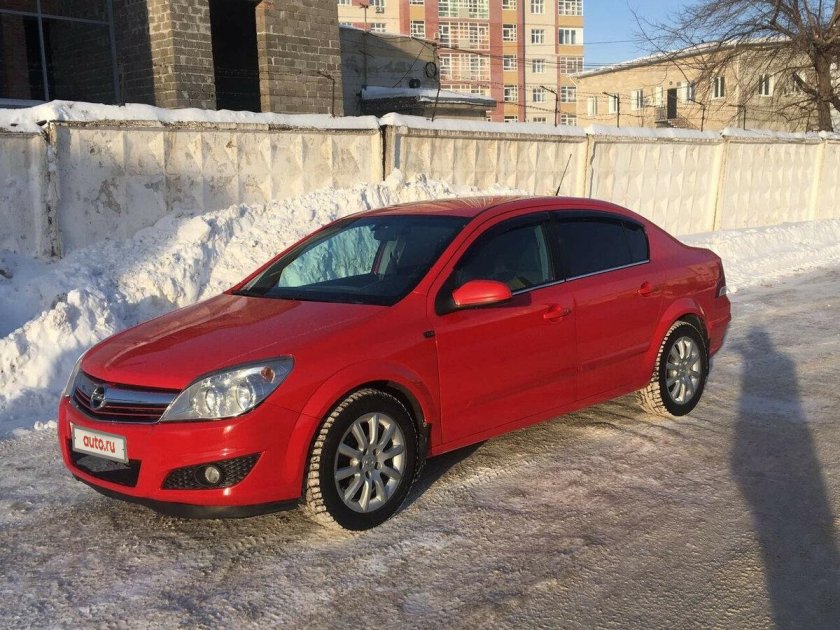 Опель Астра 2008 седан красный