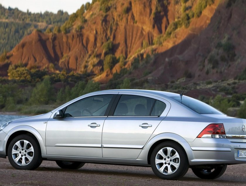 Opel Astra h sedan