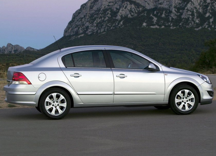 Опель Астра h седан 2005