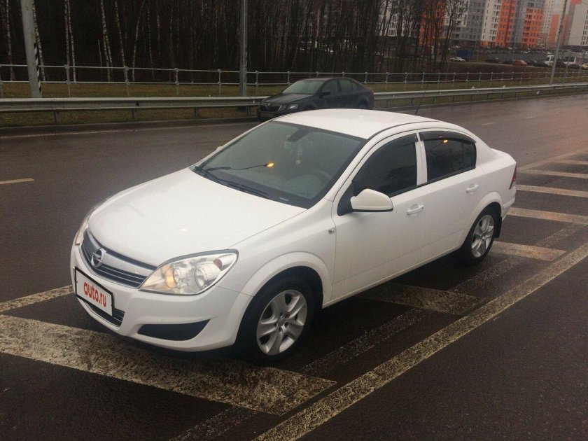 Опель Астра седан белый