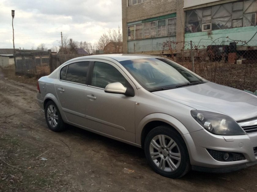 Опель Астра h 2012 седан