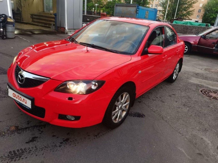 Мазда 3 красная седан