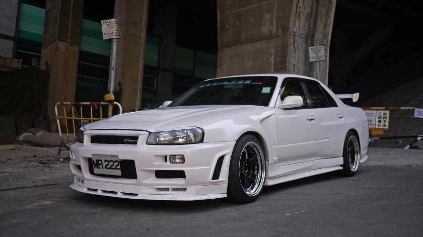 Nissan Skyline GTR r34 седан