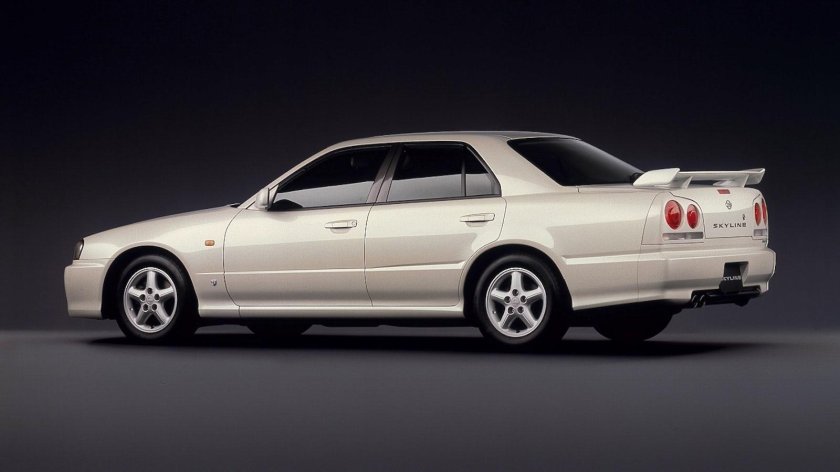 Nissan Skyline r34 седан