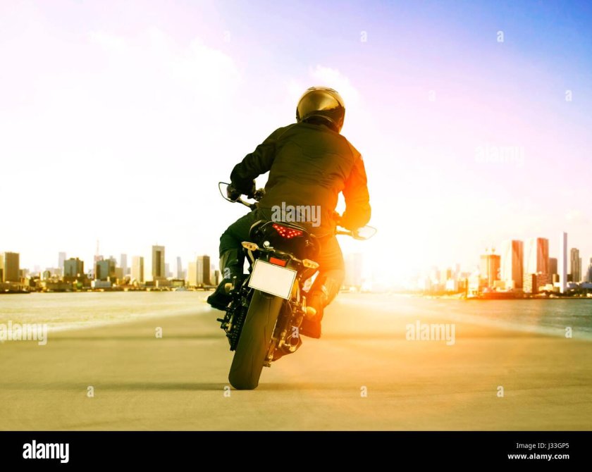 Человек на мотоцикле