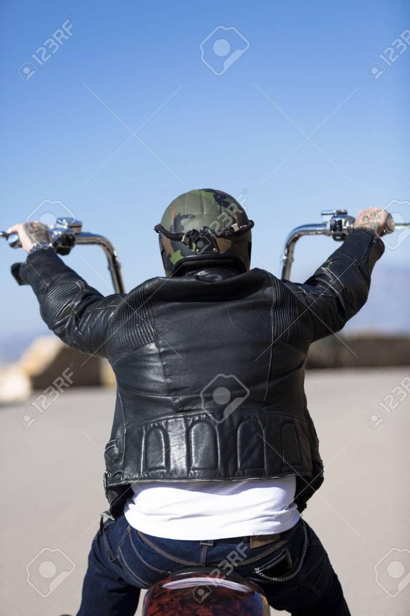 Байкер со спины