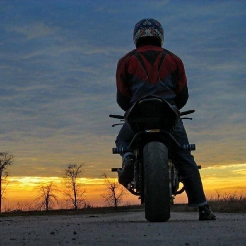 Парень на мотоцикле