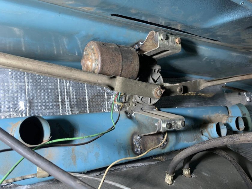 ЗИЛ 130 привод стеклоочистителя пневмо