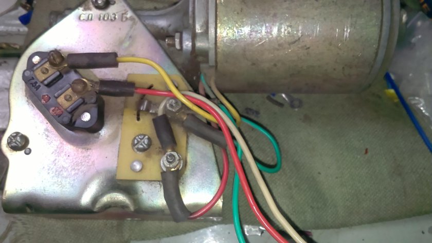 Мотор стеклоочистителя УАЗ 3303