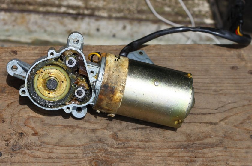 Мотор редуктор стеклоочистителя ВАЗ 2107